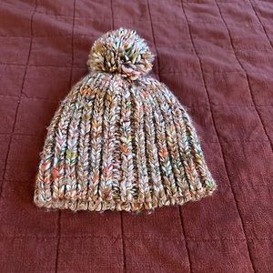 Madewell Chunky Pom-Pom Beanie: Cozy Warmth Meets Classic Style